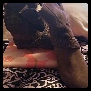 Brown booty size 8.5